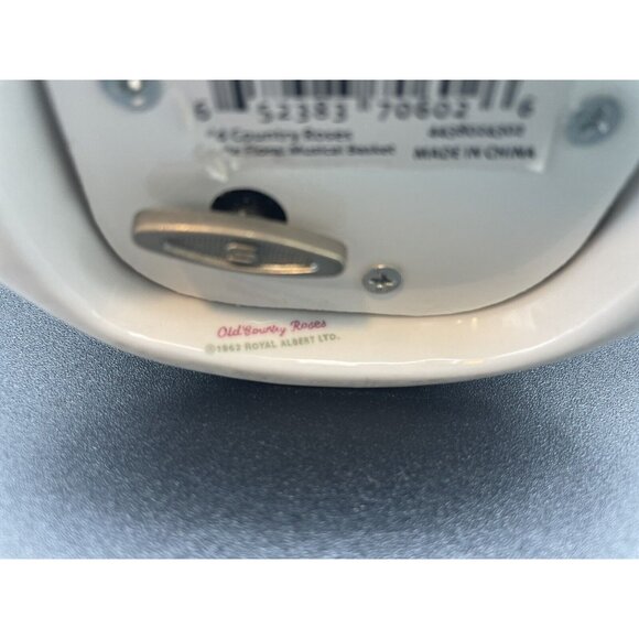 VNTG  1962  ROYAL ALBERT “OLD COUNTRY ROSES”MUSIC BOX  Plays “Blue Danube Waltz” - Picture 10 of 10